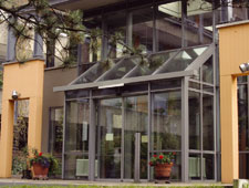Eingang der Klinik